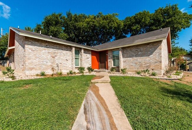 Building Photo - Luxury Duplex. Best Prices In South Austin...