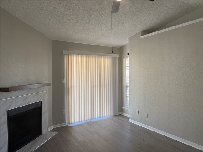 Photo - 2121 Hepburn St Unit 616