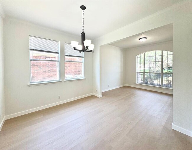 Photo - 111 N Field St