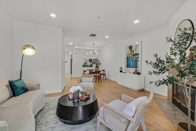 Building Photo - 128 N El Camino Real Unit 128