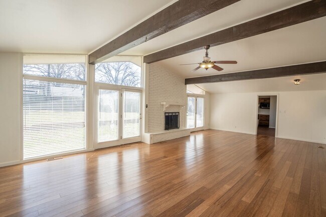 Photo - 3 Bed | 2 Bath in Midtown!