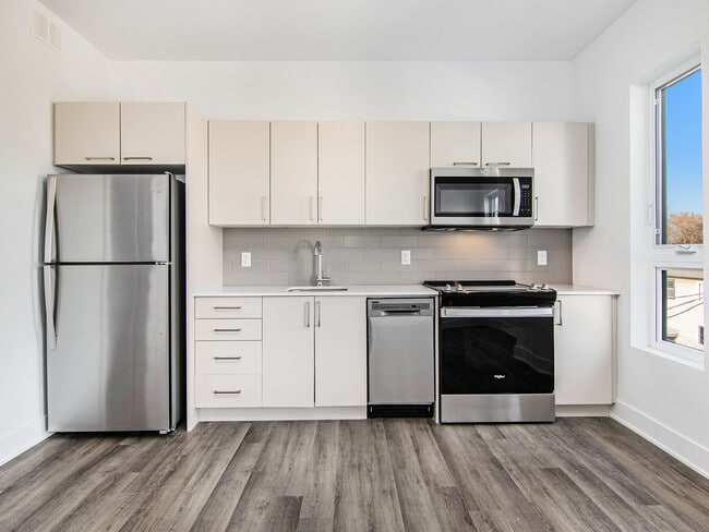 Photo - 258 Carruthers Av