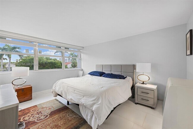 Photo - 16546 NE 26th Ave Unit 3J