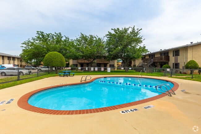 Swimming Pool - Carriages