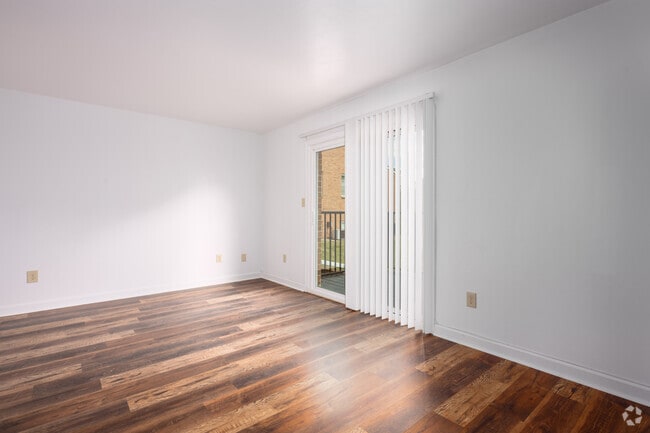 3BR, 2BA - 1,200SF - Living Room