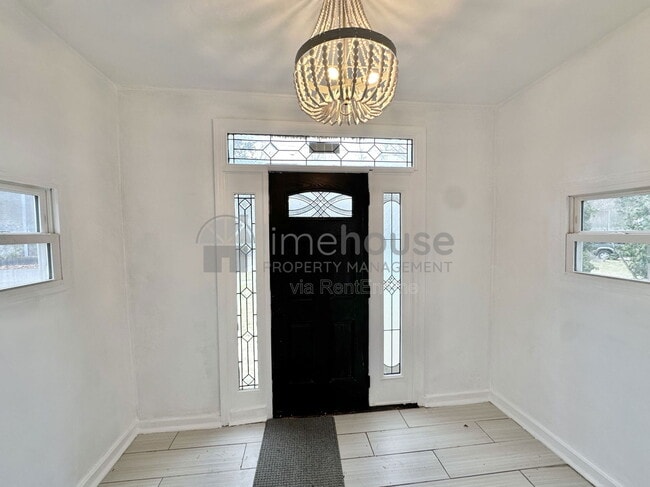 Photo - 3428 Thomas St