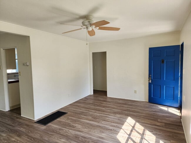 Building Photo - Coronado: Charming 2bd/1ba Village House w...
