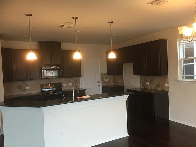 Photo - 1405 Berlin Ln