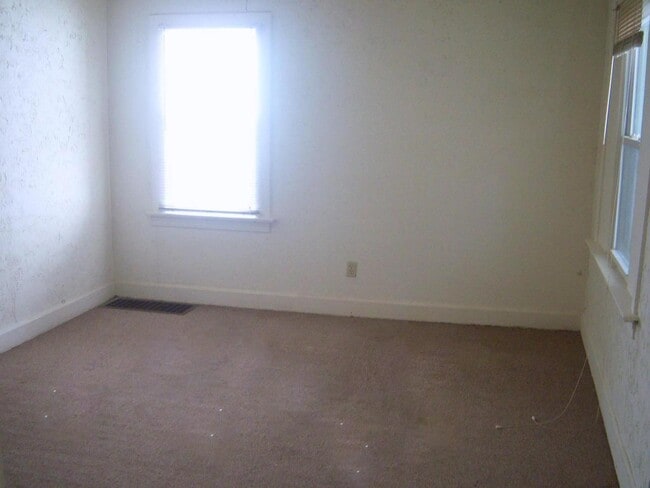 Photo - $995 / 2br - Jennings 2 Bedroom Home for r...