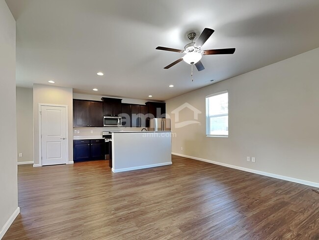 Photo - 306 Holdener Ln N