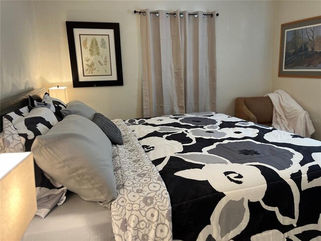 Photo - 2717 W State St