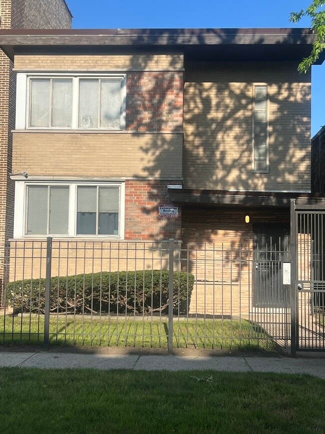 Building Photo - 8235 S Vernon Ave