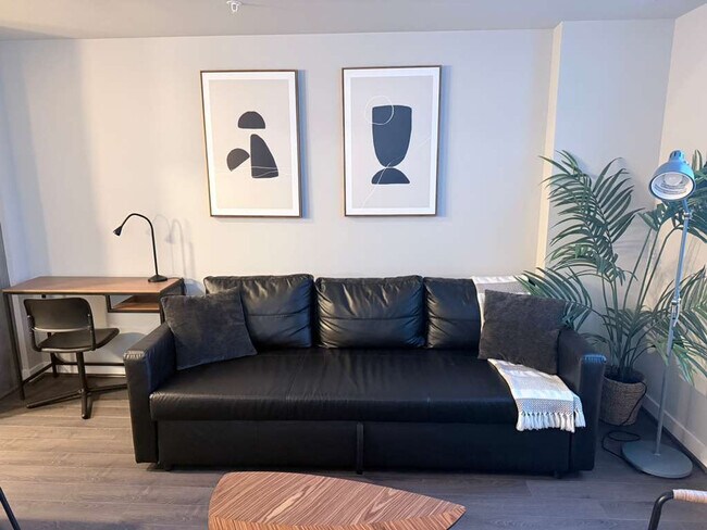 Building Photo - 1122 N Hudson St Unit FL3-ID1396877P