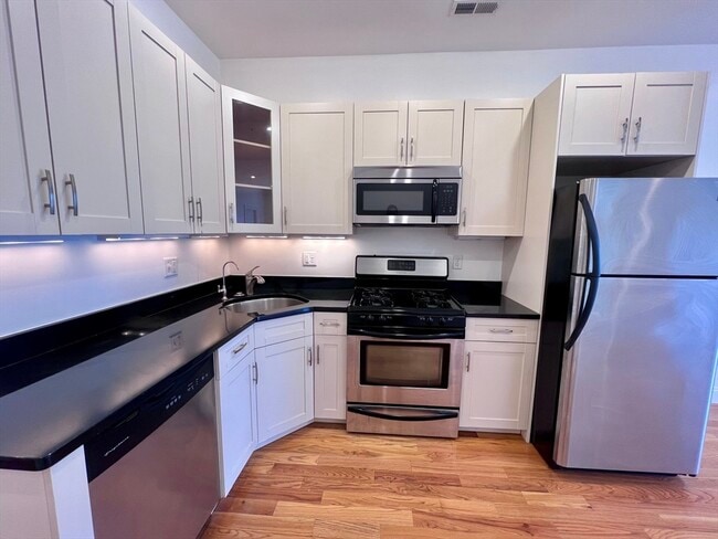 Photo - 150 1/2 M St Unit 3