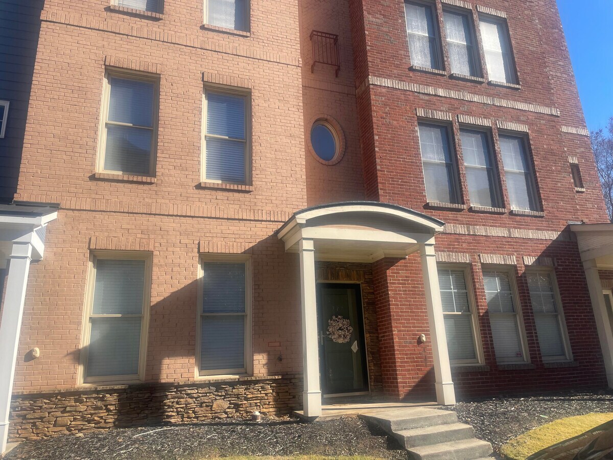 Photo - 737 Liberty Commons Dr NW