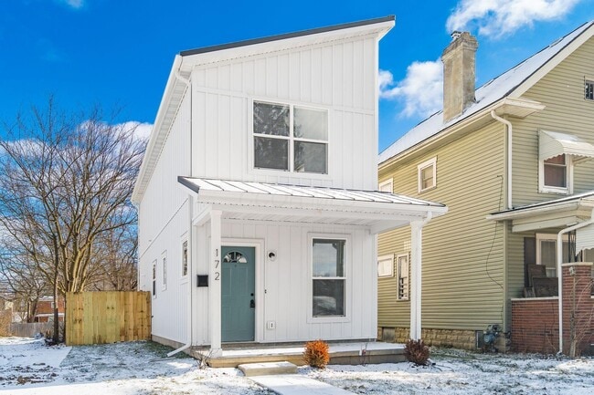 Photo - 172 Whitethorne Ave