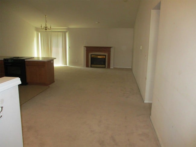 Photo - 653 Oakwood Dr