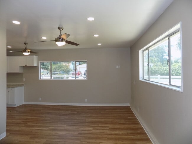 Photo - 13150 Julian Ave Unidad 13150 Julian Ave (Studio)