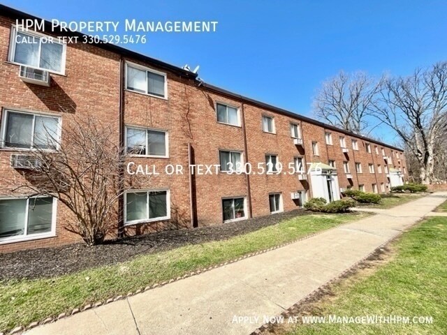 Building Photo - 20584 Lorain Rd Unit 01