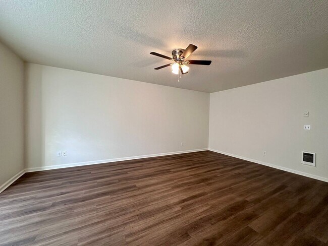 Photo - Spacious Condo in Downtown Gresham - Near MAX! Unit 713