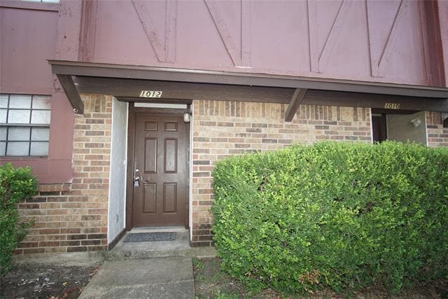 Building Photo - 1008 Southmoor Dr Rental