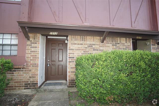 Building Photo - 1008 Southmoor Dr Rental