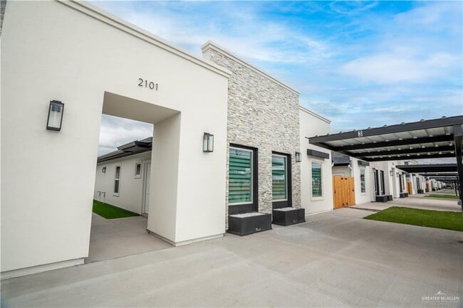 Building Photo - 28 Dragonfly St Unit 1