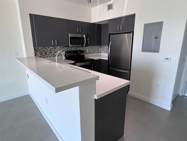 Building Photo - 729 NW 2nd St Unit 407 Rental