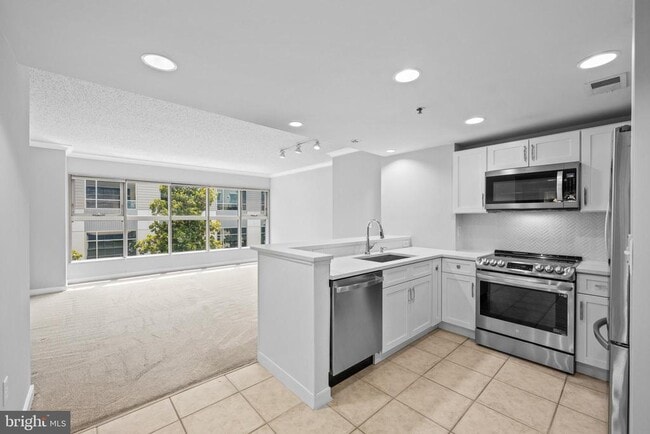 Building Photo - 777 7th St NW Unit 1021