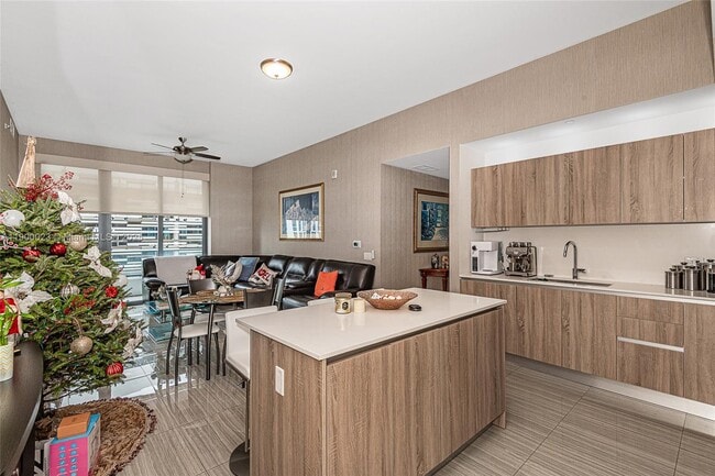 Photo - 2960 NE 207th St Unidad 505