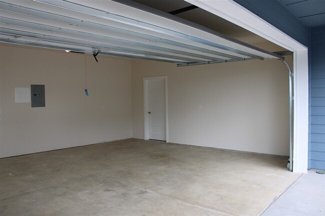 Photo - 2 bedroom 2 bathroom Brand New Triplex! Unit B