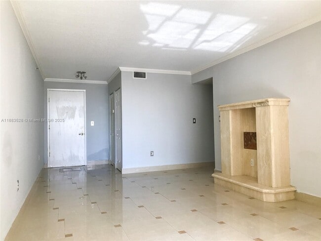 Photo - 2642 Collins Ave Unit 406