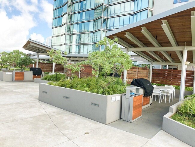 Photo - 1001 Queen St