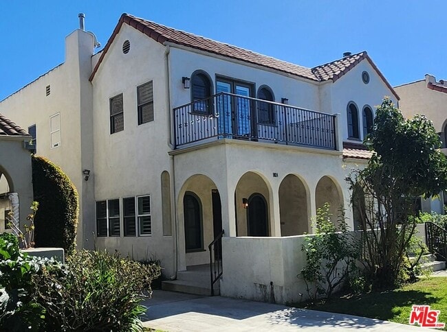 Photo - 1024 Cloverdale Ave