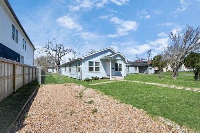 Photo - 6832 Foster St