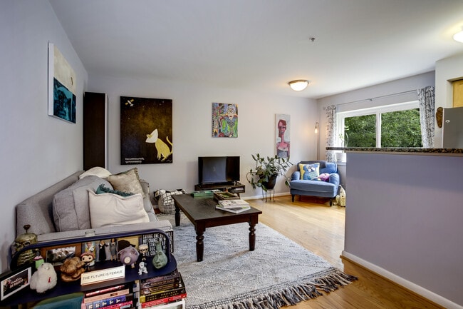 Building Photo - 1501 27th St SE Unit 305