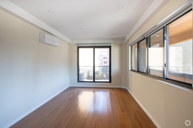 Building Photo - 402 W 50th St Unit 4R Rental