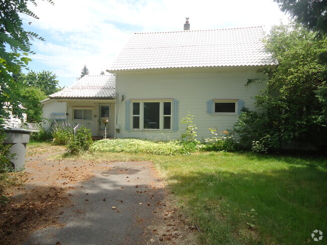 Building Photo - Adorable 3bed/1.5bath Home Close to School...