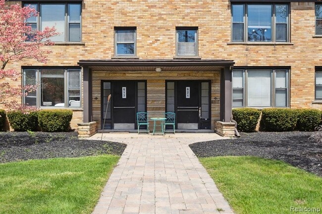 Photo - 617 E Lincoln Ave