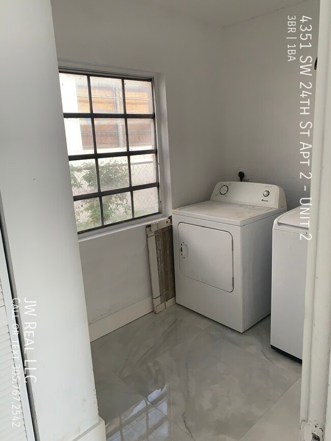 Photo - 4351 SW 24th St Unidad 2