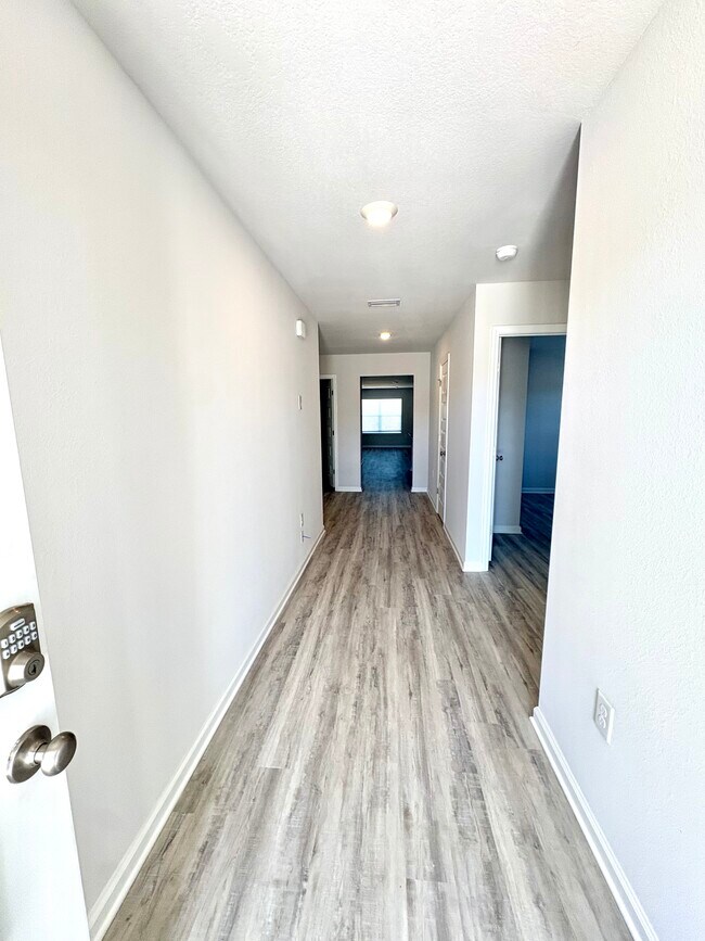 Photo - 293 Cades Ct