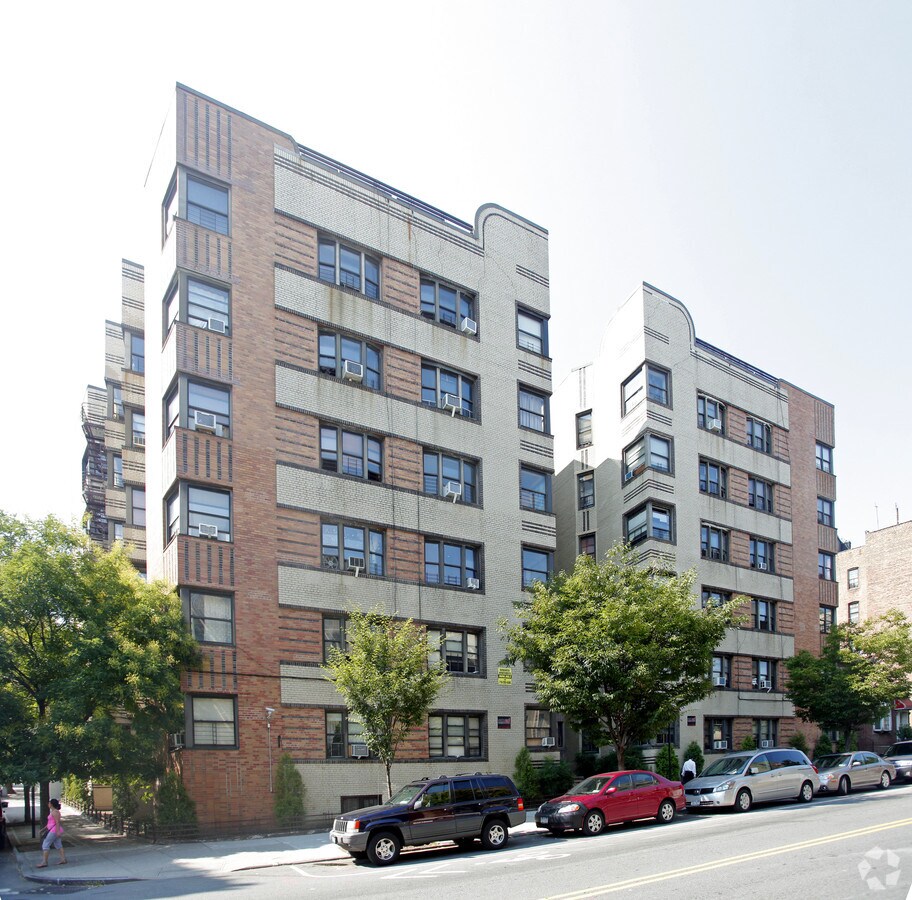 Photo - 2727 University Ave