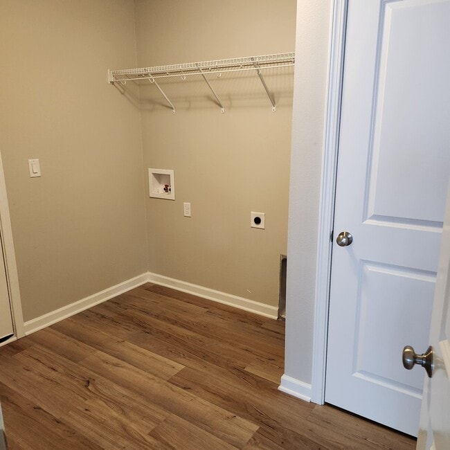 Photo - 1500 Primrose Dr SE