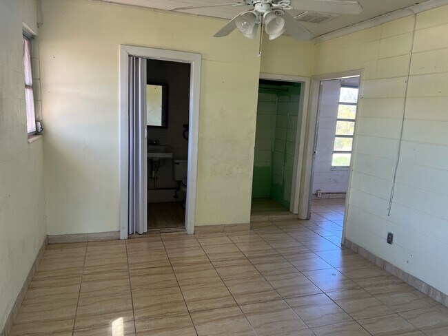 Photo - 2785 W Southampton Rd