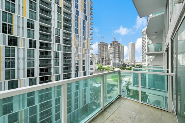 Photo - 41 SE 5th St Unidad 604