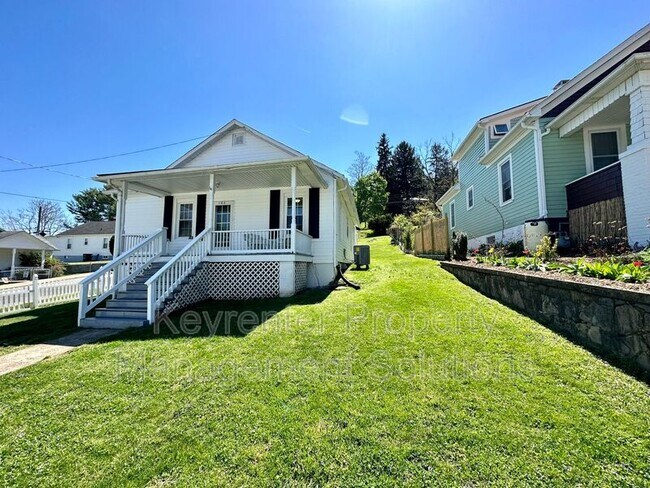 Photo - 102 Biltmore St