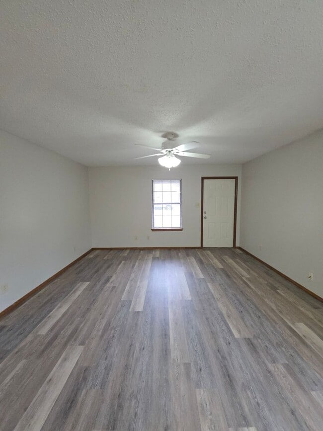 Photo - 614 E 23rd St