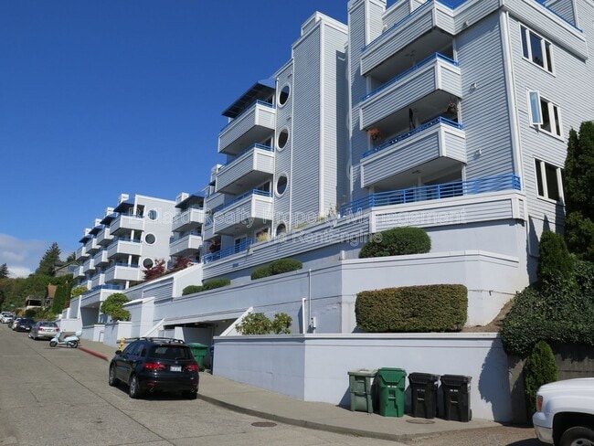 Building Photo - 2244 13th Ave W Unit 215