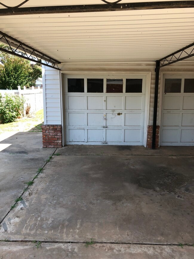 Building Photo - 3615 N Drexel Blvd Unit 3613