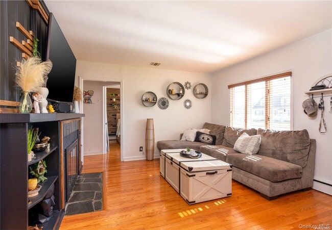 Photo - 22 Carman Blvd